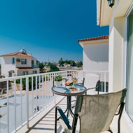 Thalia Villa Protarász